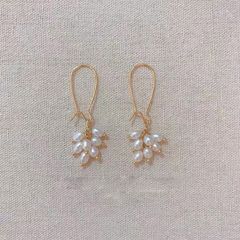 Bông Tai Ngọc Trai Tự Nhiên Khoá Móc Dài Phá Cách Đính Ngọc Trai Hạt Gạo Dáng Chùm Nho Nữ Tính MADAME HIEN PEARLS BTG138
