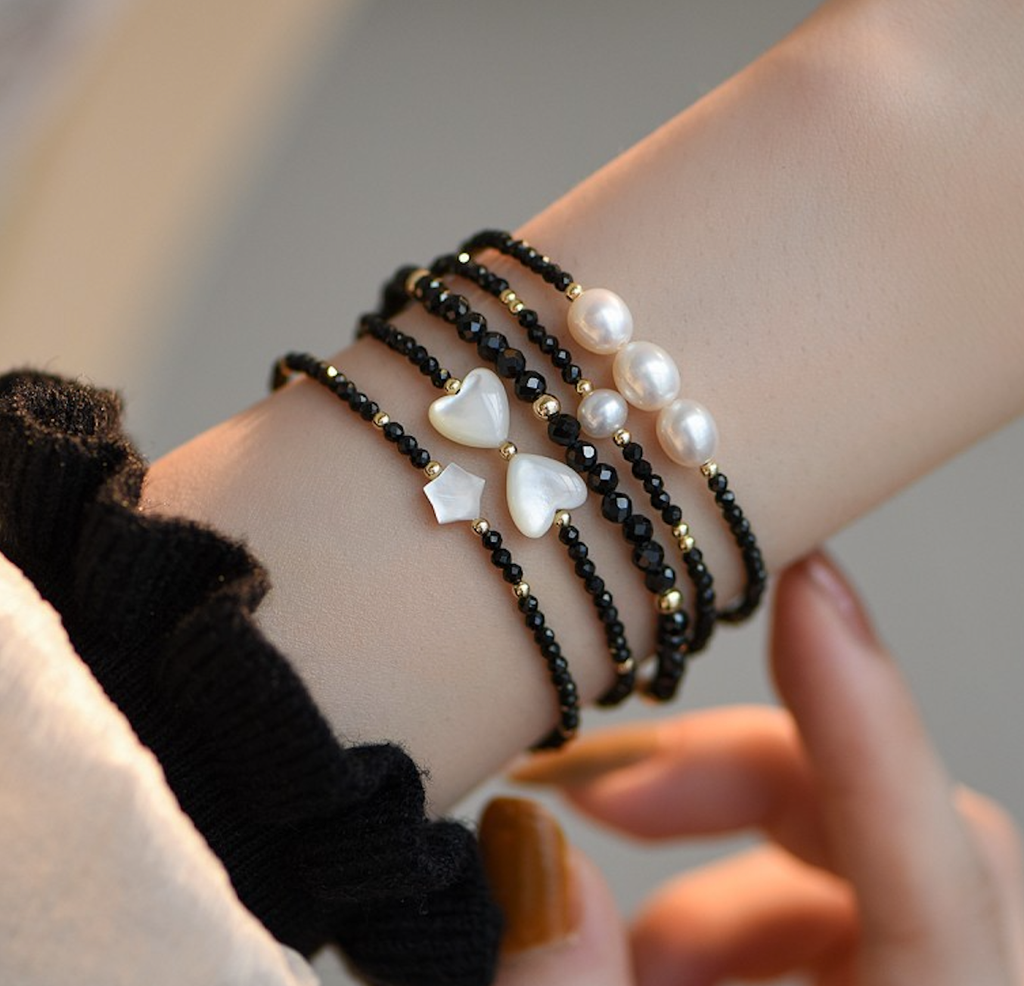 Vòng Tay Pha Lê Đen Điểm Cham Kim Nhí Mặt 1 Hạt Ngọc Trai Tự Nhiên MADAME HIEN PEARLS Unisex Nam Nữ VTT069