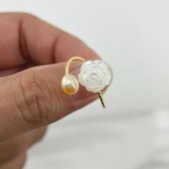 Nhẫn Xoắn Hở Hoa Hồng Phối Đính Ngọc Trai Tự Nhiên Freesize MADAME HIEN PEARLS NG007