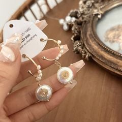 Bông Tai Ngọc Trai Baroque Khung C Đính Ngọc Trai Baroque Dáng Đồng Xu MADAME HIEN PEARLS Thời Trang RUNWAY BTB097