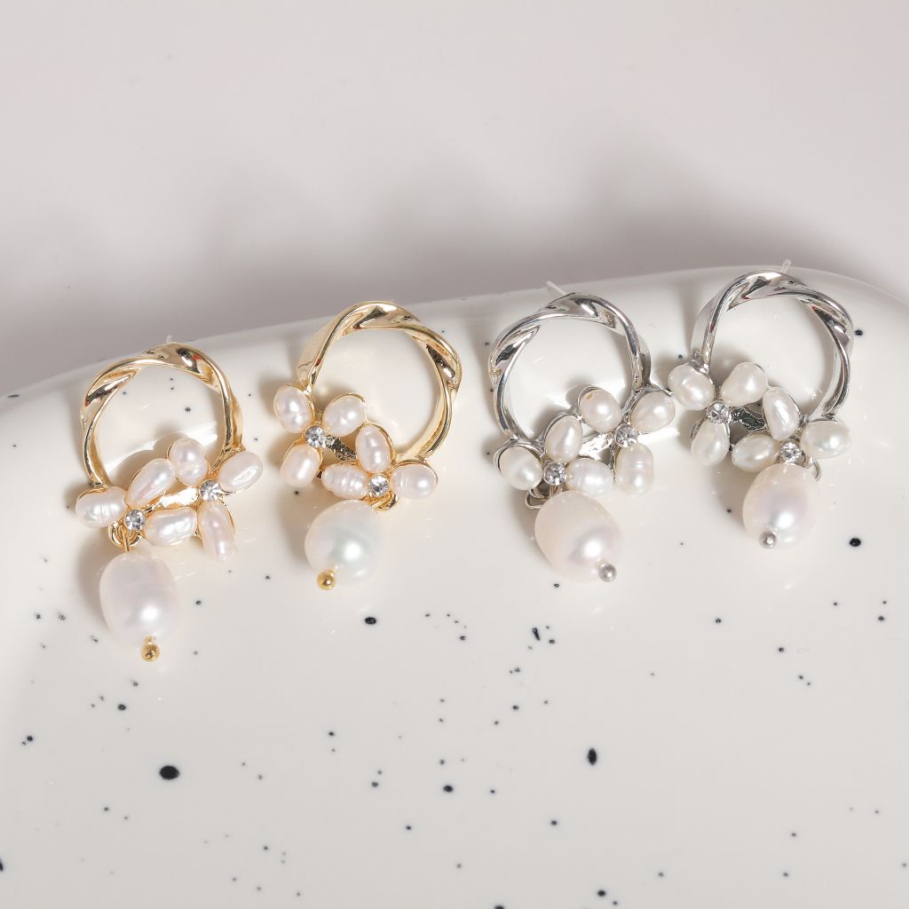 Bông Tai Ngọc Trai Baroque Tự Nhiên Vòng Tròn Mặt Hoa Kiểu Dáng Độc Lạ Cá Tính RUNWAY BTB035