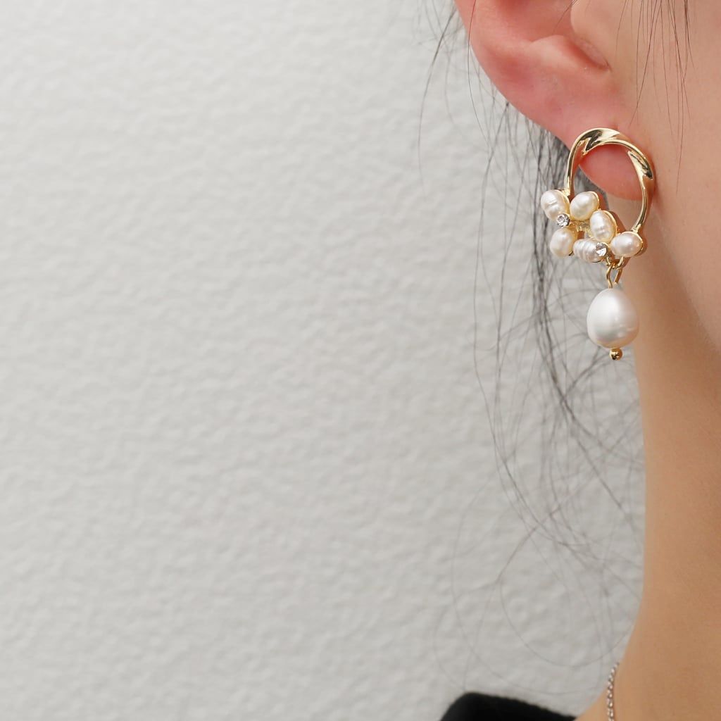 Bông Tai Ngọc Trai Baroque Tự Nhiên Vòng Tròn Mặt Hoa Kiểu Dáng Độc Lạ Cá Tính RUNWAY BTB035