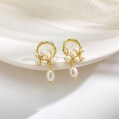 Bông Tai Ngọc Trai Baroque Tự Nhiên Vòng Tròn Mặt Hoa Kiểu Dáng Độc Lạ Cá Tính RUNWAY BTB035