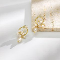 Bông Tai Ngọc Trai Baroque Tự Nhiên Vòng Tròn Mặt Hoa Kiểu Dáng Độc Lạ Cá Tính RUNWAY BTB035