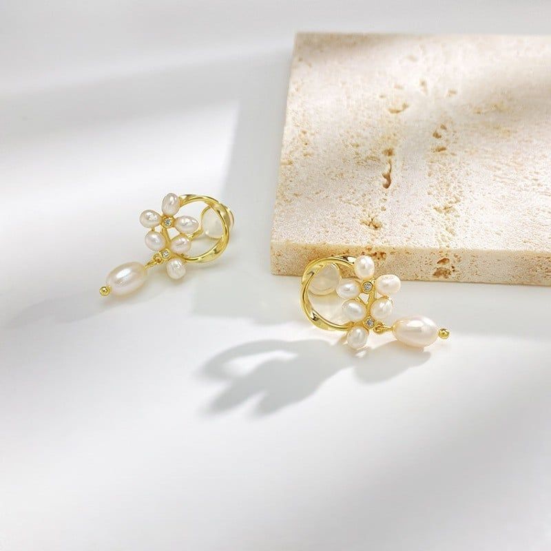 Bông Tai Ngọc Trai Baroque Tự Nhiên Vòng Tròn Mặt Hoa Kiểu Dáng Độc Lạ Cá Tính RUNWAY BTB035