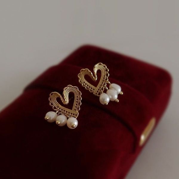 Bông Tai Ngọc Trai Tự Nhiên Mặt Trái Tim Rỗng Viền Ren Tinh Tế Sắc Sảo MADAME HIEN PEARLS Cho Nữ BTG137