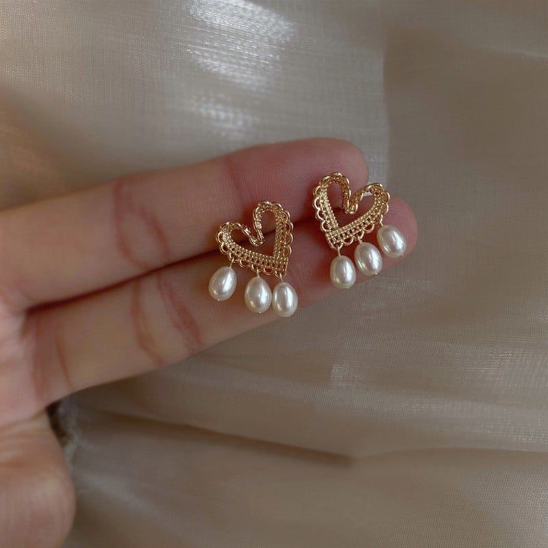 Bông Tai Ngọc Trai Tự Nhiên Mặt Trái Tim Rỗng Viền Ren Tinh Tế Sắc Sảo MADAME HIEN PEARLS Cho Nữ BTG137