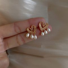 Bông Tai Ngọc Trai Tự Nhiên Mặt Trái Tim Rỗng Viền Ren Tinh Tế Sắc Sảo MADAME HIEN PEARLS Cho Nữ BTG137