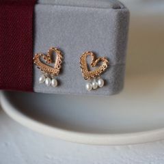 Bông Tai Ngọc Trai Tự Nhiên Mặt Trái Tim Rỗng Viền Ren Tinh Tế Sắc Sảo MADAME HIEN PEARLS Cho Nữ BTG137