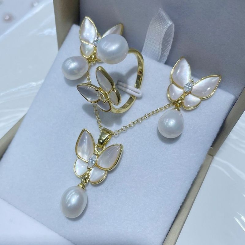 Set Trang Sức Vòng Cổ, Bông Tai và Nhẫn Bướm Nơ Beimu Cẩn Xà Cừ Trắng Đính Ngọc Trai Tự Nhiên MADAME HIEN PEARLS SPS110