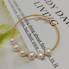 Vòng Tay Dạng Còng Cứng Mặt Đính 6 Hạt Ngọc Trai Nước Ngọt Tự Nhiên Dây Xoắn Freesize VTT012