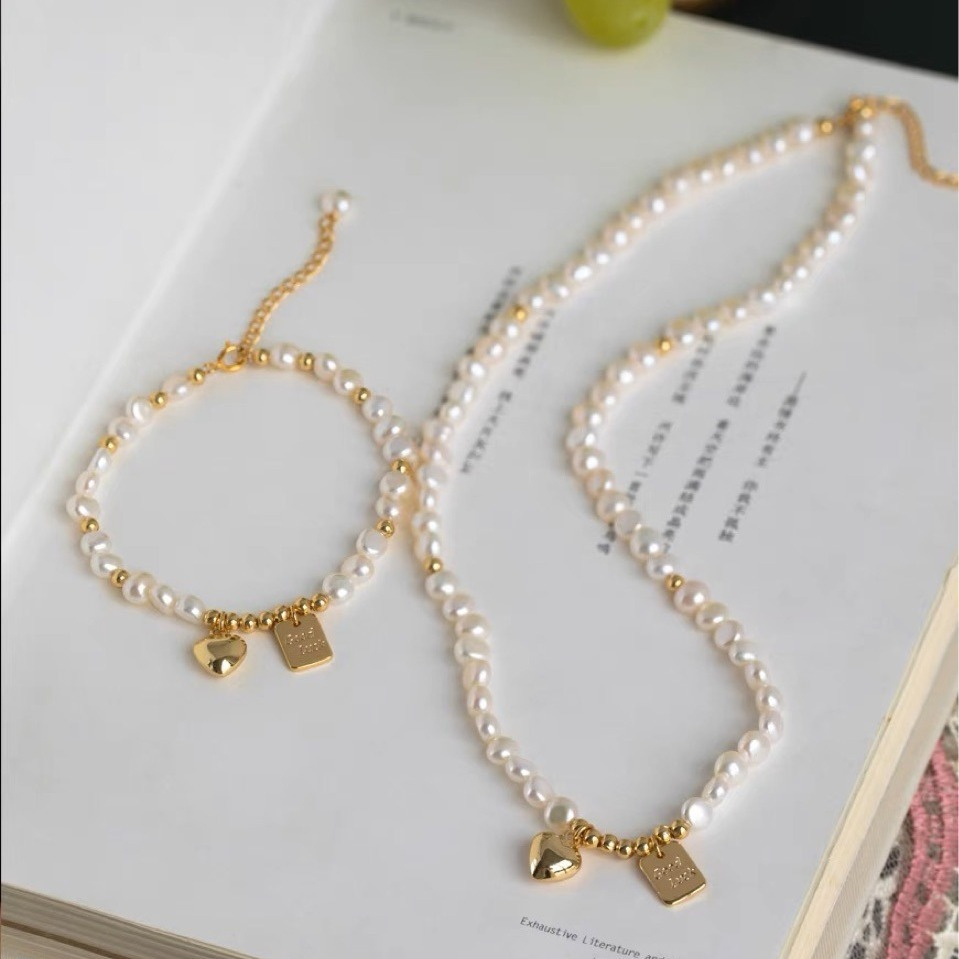 Bộ Vòng Cổ Và Vòng Tay Ngọc Trai Baroque Tự Nhiên Mặt Tua Rua Trái Tim và Tấm Thẻ Good Luck MADAME HIEN PEARLS Unisex Nam Nữ SCB008
