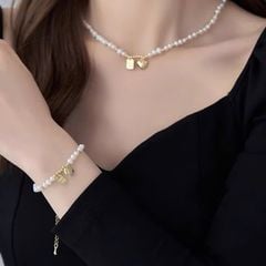 Vòng Cổ Ngọc Trai Baroque Tự Nhiên Mặt Tua Rua Trái Tim và Tấm Thẻ Good Luck MADAME HIEN PEARLS Unisex Nam Nữ CB051
