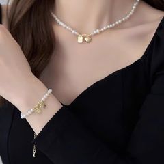 Vòng Tay Ngọc Trai Baroque Tự Nhiên Mặt Tua Rua Trái Tim và Tấm Thẻ Good Luck MADAME HIEN PEARLS Unisex Nam Nữ VTB082