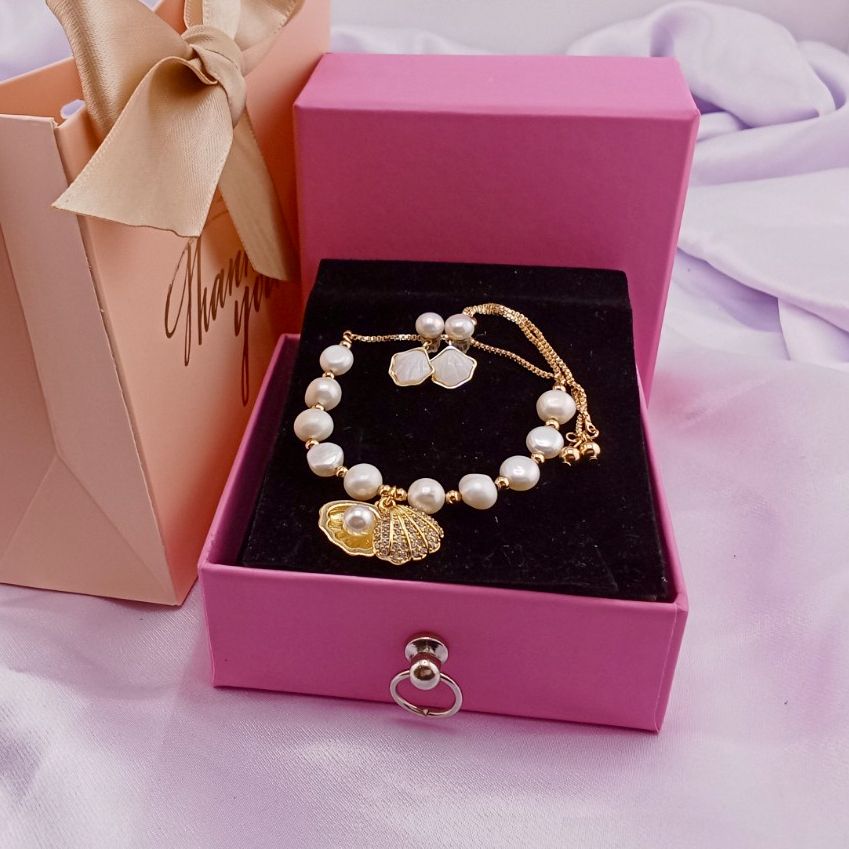 SET SÒ _ Bộ Nữ Trang MADAME HIEN PEARL Đính Hạt trai Tự Nhiên Nước Ngọt Sang Trọng Đẳng Cấp gồm: vòng tay và bông tai hạt trai nước ngọt SPS001