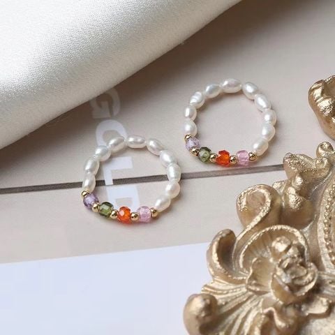 Nhẫn Chuỗi Ngọc Trai Gạo Nhí Tự Nhiên Mặt Đính Pha Lê Sắc Màu Đáng Yêu MADAME HIEN PEARLS Cho Nữ NG015