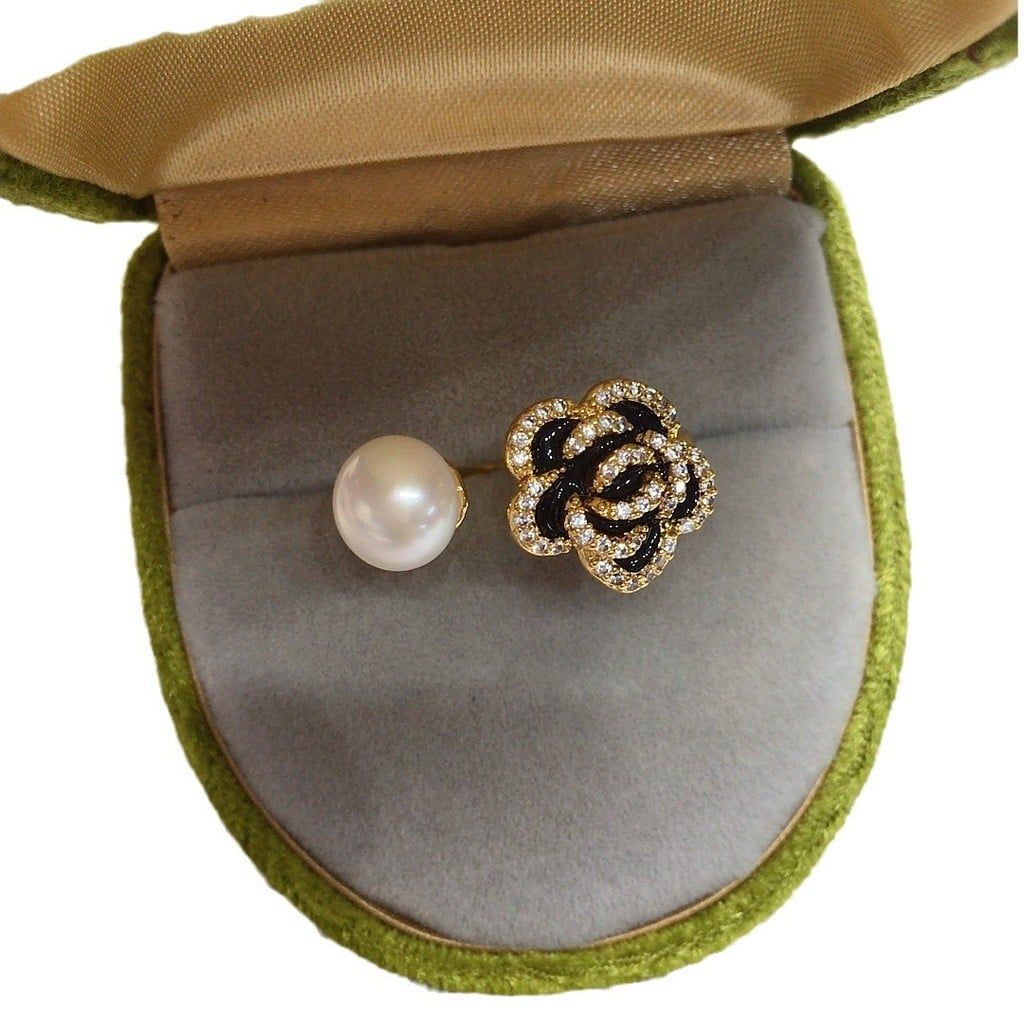 Nhẫn Ngọc Trai Tự Nhiên Mặt Hoa Trà Camellia Đen MADAME HIEN PEARLS Cho Nữ NN136