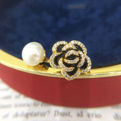 Nhẫn Ngọc Trai Tự Nhiên Mặt Hoa Trà Camellia Đen MADAME HIEN PEARLS Cho Nữ NN136