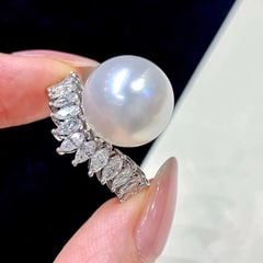 Nhẫn Ngọc Trai Tự Nhiên Đính Vương Miện Đá Quý MADAME HIEN PEARLS NN071