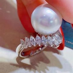 Nhẫn Ngọc Trai Tự Nhiên Đính Vương Miện Đá Quý MADAME HIEN PEARLS NN071