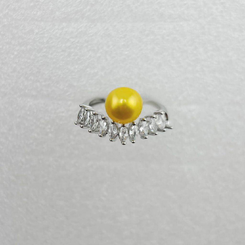Nhẫn Ngọc Trai Tự Nhiên Đính Vương Miện Đá Quý MADAME HIEN PEARLS NN071