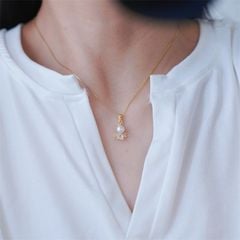 Bộ Trang Sức Bông Tai và Dây Chuyền Mặt Ngọc Trai Dáng Thiên Thần Lùn MADAME HIEN PEARLS Đáng Yêu Cho Nữ SPS109
