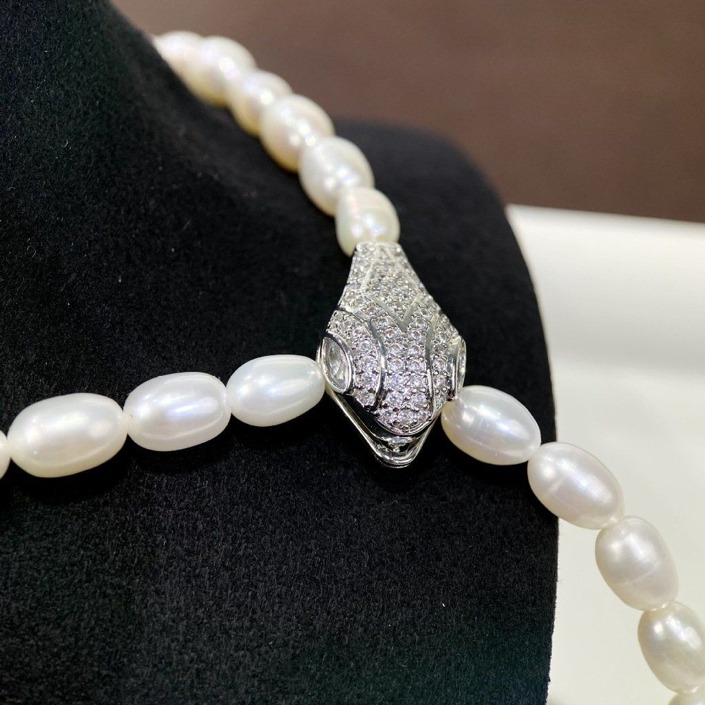 Vòng Cổ Choker Hạt Gạo Tự Nhiên 57cm 7-8mm Khoá Rắn Sang Trọng Tinh Tế Cá Tính MADAME HIEN PEARLS Cho Nữ CG079