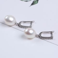 Bông Tai Bạc s925 Đính Ngọc Trai Tự Nhiên Chuôi Khoá Móc Câu Tối Giản MADAME HIEN PEARLS BTG062