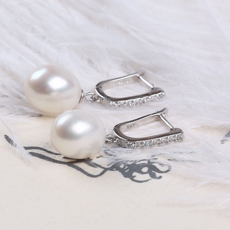 Bông Tai Bạc s925 Đính Ngọc Trai Tự Nhiên Chuôi Khoá Móc Câu Tối Giản MADAME HIEN PEARLS BTG062