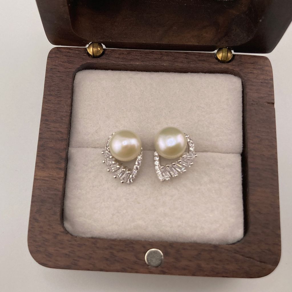 Bông Tai Bạc s925 Mạ Vàng Ý (Vàng Trắng) Đính Ngọc Trai 8mm Cánh Tiên BMVBTN001