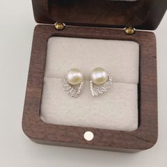 Bông Tai Bạc s925 Mạ Vàng Ý (Vàng Trắng) Đính Ngọc Trai 8mm Cánh Tiên BMVBTN001