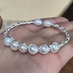 Vòng Tay Ngọc Trai Tự Nhiên Dạng Còng Cứng Mặt Đính 6 Hạt Ngọc Trai MADAME HIEN PEARLS VTT085
