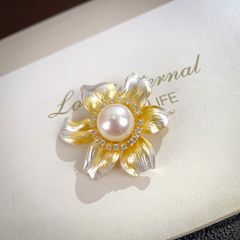 Ghim Cài Áo Hoa Cúc 6 Cánh Đính Hạt Ngọc Trai Tự Nhiên 7-8mm MADAME HIEN PEARLS PKC029