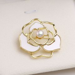 Ghim Cài Áo Hoa Trà Cẩn Vỏ Xà Cừ Đính Hạt Trai Tự Nhiên MADAME HIEN PEARLS Thanh Lịch PKC001