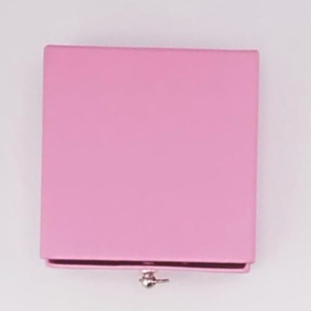 Hộp đựng trang sức màu Hồng dễ thương 8,5cm x 8,5cm x 3,5cm MADAME HIEN PEARLS PKG002