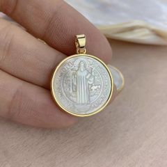 Mặt Dây Chuyền Chạm Khắc Chúa Giêsu Vỏ Sò Điệp MADAME HIEN PEARLS PKMC003