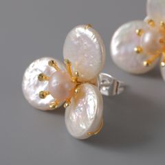 Designer Jewelry Bông tai Thiết Kế Ngọc Trai BaroqueTự Nhiên 3 Cánh Hoa Mai MADAME HIEN PEARLS Nữ Tính BTB063