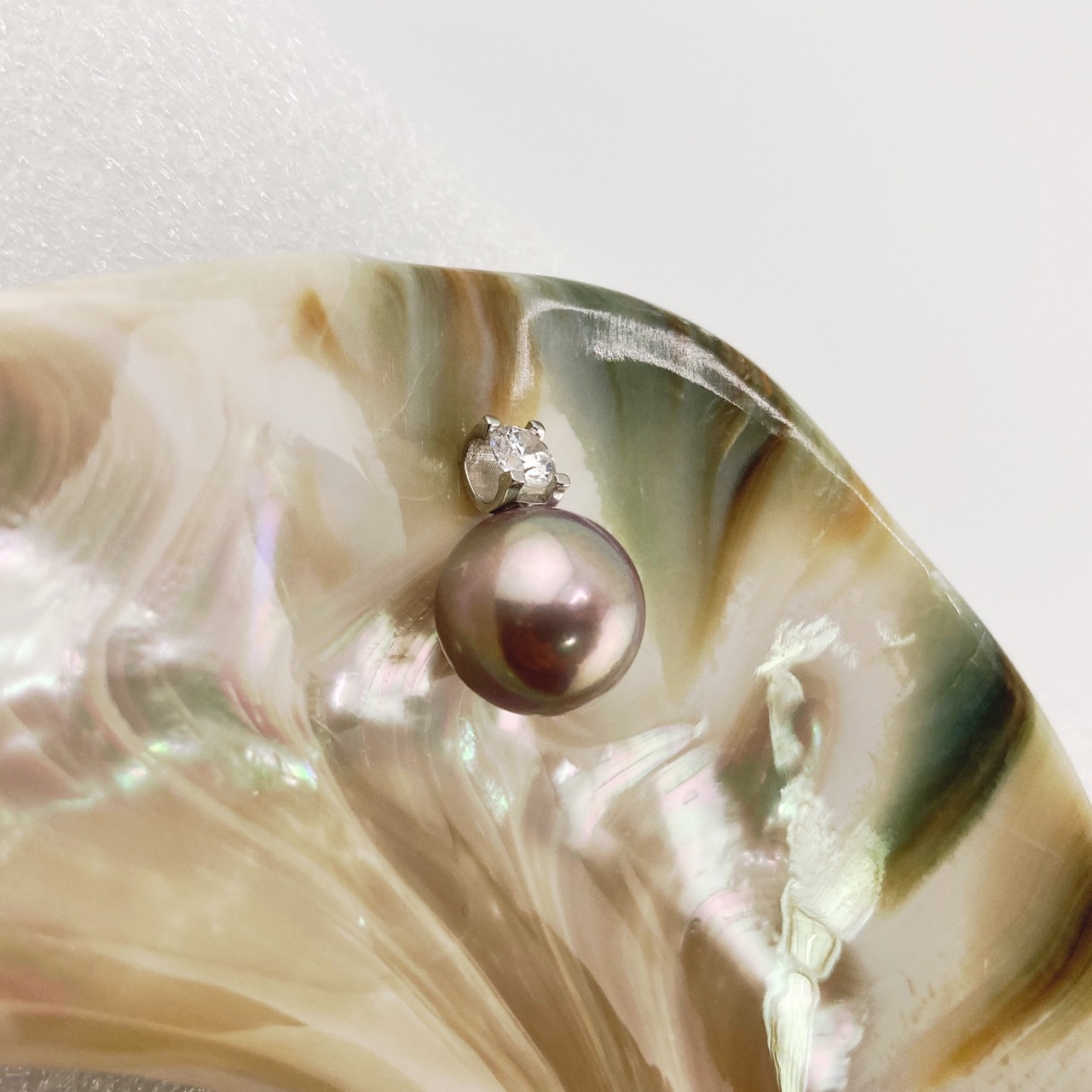 Mặt Dây Chuyền Ngọc Trai 13-14mm AAAA Tròn Hoàn Hảo Khung Bạc s925 Mạ Vàng Ý (AU750) BMVMT004