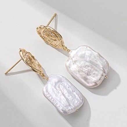 Khuyên Tai Ngọc Trai Baroque Vuông Phối Mặt Kim Oval Hoạ Tiết Phong Cách Pháp Cá Tính MADAME HIEN PEARLS BTB088