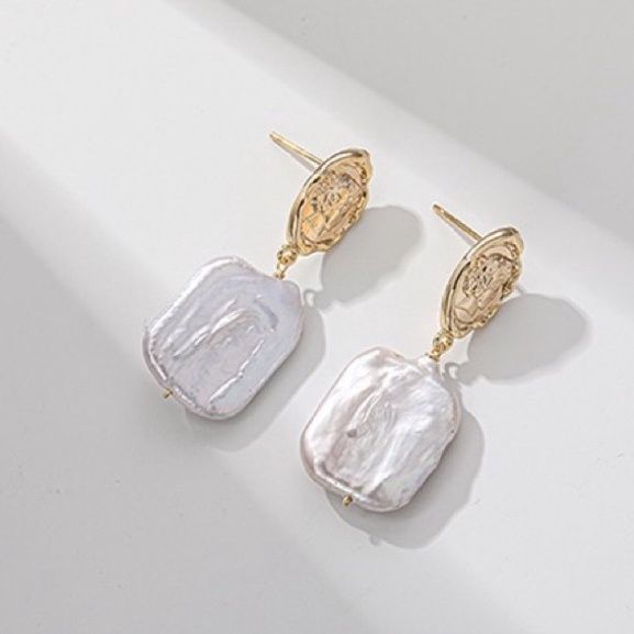 Khuyên Tai Ngọc Trai Baroque Vuông Phối Mặt Kim Oval Hoạ Tiết Phong Cách Pháp Cá Tính MADAME HIEN PEARLS BTB088