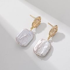 Khuyên Tai Ngọc Trai Baroque Vuông Phối Mặt Kim Oval Hoạ Tiết Phong Cách Pháp Cá Tính MADAME HIEN PEARLS BTB088