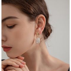 Khuyên Tai Ngọc Trai Baroque Vuông Phối Mặt Kim Oval Hoạ Tiết Phong Cách Pháp Cá Tính MADAME HIEN PEARLS BTB088