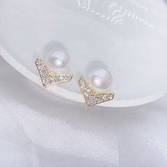 Bông Tai Ngọc trai Kim Bạc Ý s925 Dáng V Đính Đá Quý Cao Cấp Unisex Nam Nữ MADAME HIEN PEARLS BTN115