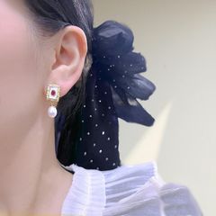 Set Trang Sức Ngọc Trai Tự Nhiên Phong Cách Cung Điện Hoàng Gia Gồm Dây Chuyền, Nhẫn, Bông Tai Ngọc Trai Khung Chữ Nhật Đính Hồng Ngọc MADAME HIEN PEARLS Sang Trọng SPS102