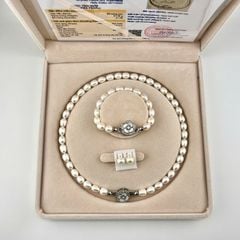 [Kèm Kiểm Định và Hộp] Set Bộ Trang Sức Ngọc Trai Hạt Gạo Khoá Hoa Trà 7-8mm MADAME HIEN PEARLS SCG008