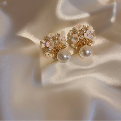 Bông Tai Hoa Cẩm Tú Cầu 3D Vỏ Sò Đính Ngọc Trai Nuôi Tự Nhiên Quý Phái 2 Kiểu Đeo Linh Hoạt MADAME HIEN PEARLS Cho Nữ BTN039