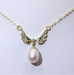 Vòng cổ 1 Hạt Ngọc Trai Giọt Nước Tự Nhiên Dáng Cánh Thiên Thần MADAME HIEN PEARLS