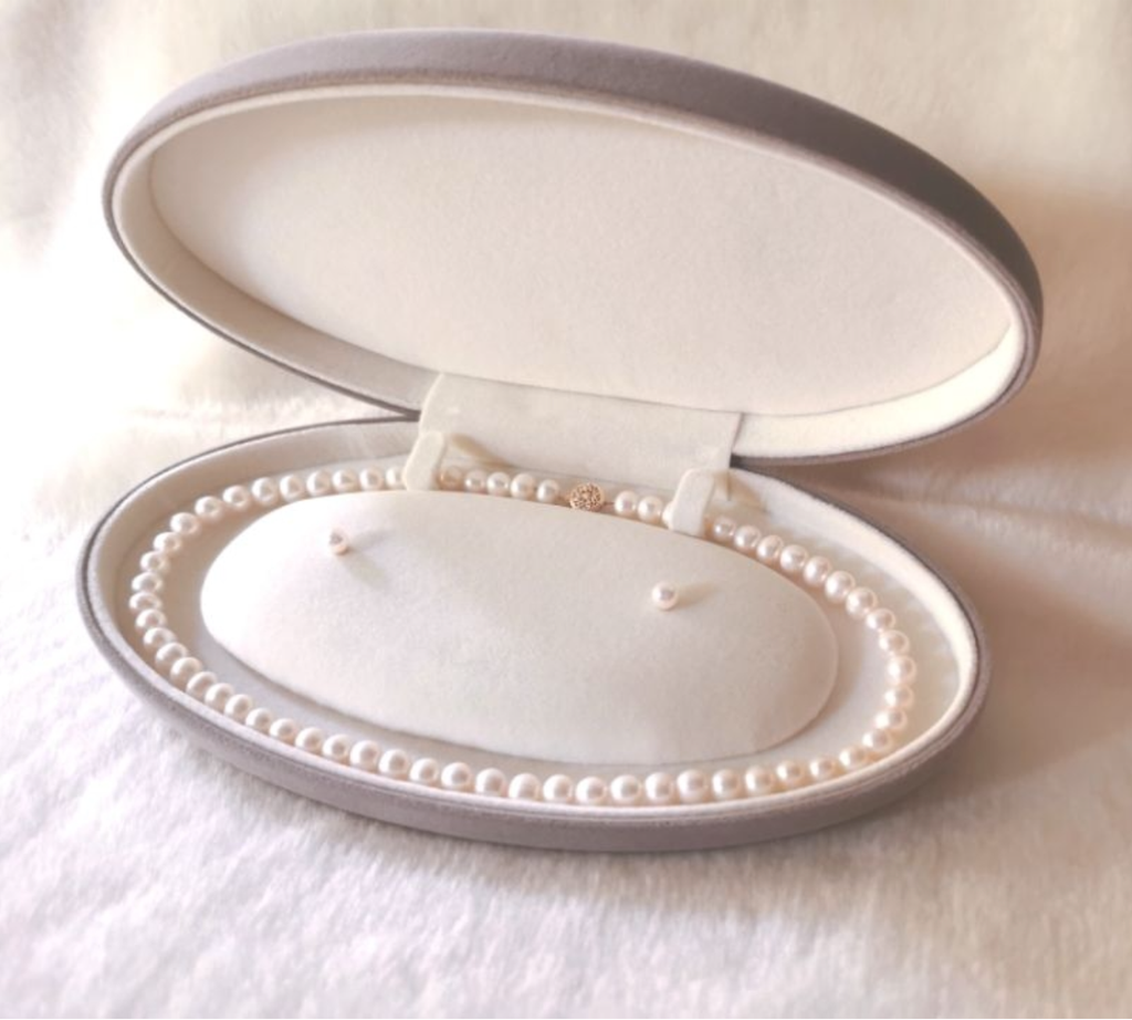 Hộp Da PU Đựng Bộ Nữ Trang MADAME HIEN PEARLS Sang Trọng 11cm * 22cm * 3cm PKG021