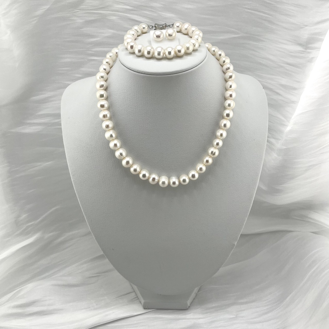 Set Bộ Trang Sức Ngọc Trai Tròn Tự Nhiên 9-10mm Gồm Vòng cổ Choker + Vòng Tay MADAME HIEN PEARLS SCT011