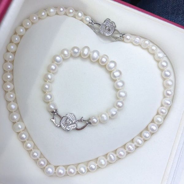 Bộ Set Ngọc Trai Vòng cổ và Vòng Tay Trắng Tự Nhiên Khoá Hoa Trà 3 Cánh MADAME HIEN PEARLS SCT036